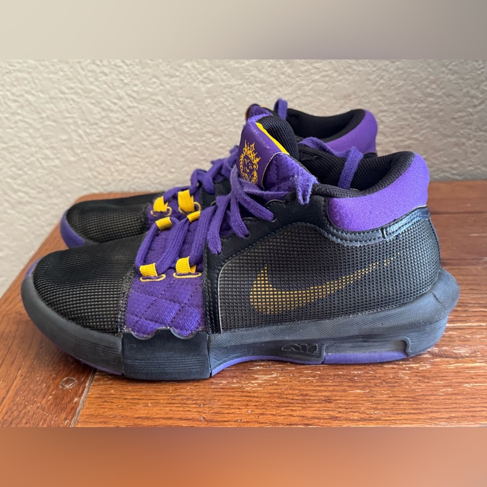 Nike LeBron Witness Vlll 8 Lakers Black/Purple FB2239 001 Men’s Sz.8 BBall Shoes